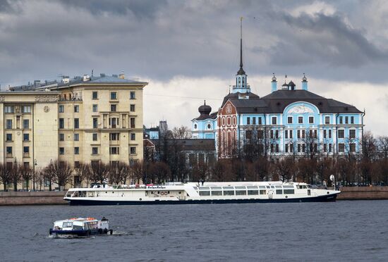 Russia River Navigation