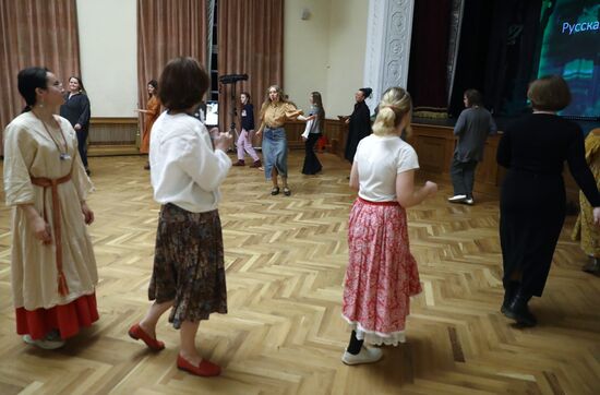 RUSSIA EXPO. Traditional choreography class