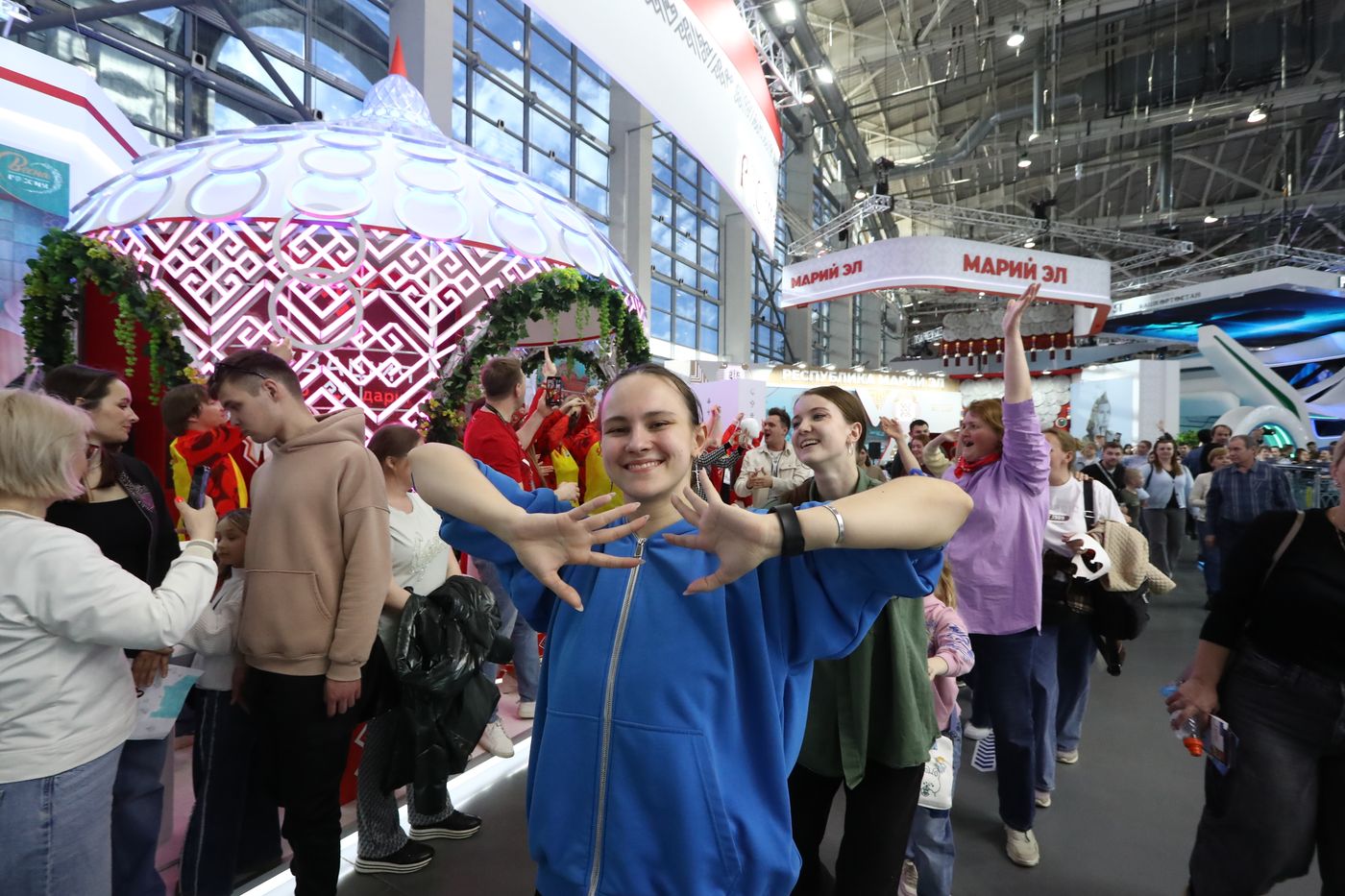 RUSSIA EXPO. Dance flashmob