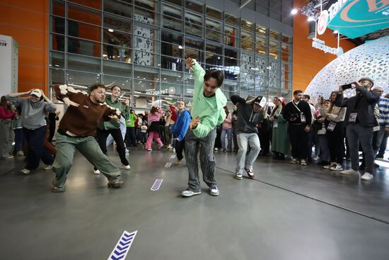RUSSIA EXPO. Dance flashmob