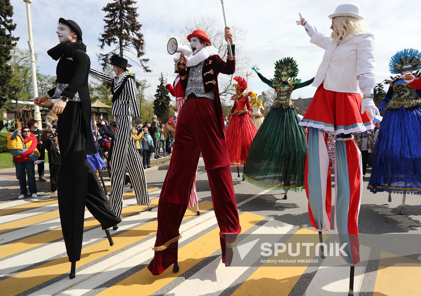 Russia EXPO. Circus Art March