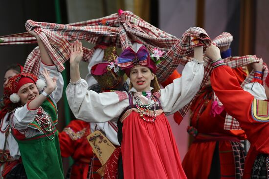 Russia EXPO. Folk open-air parties with Russia's Round Dances