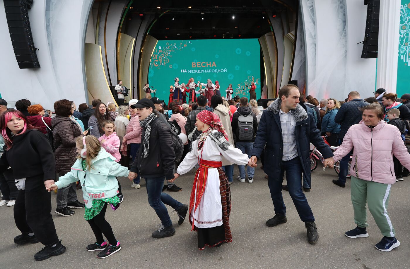 Russia EXPO. Folk open-air parties with Russia's Round Dances