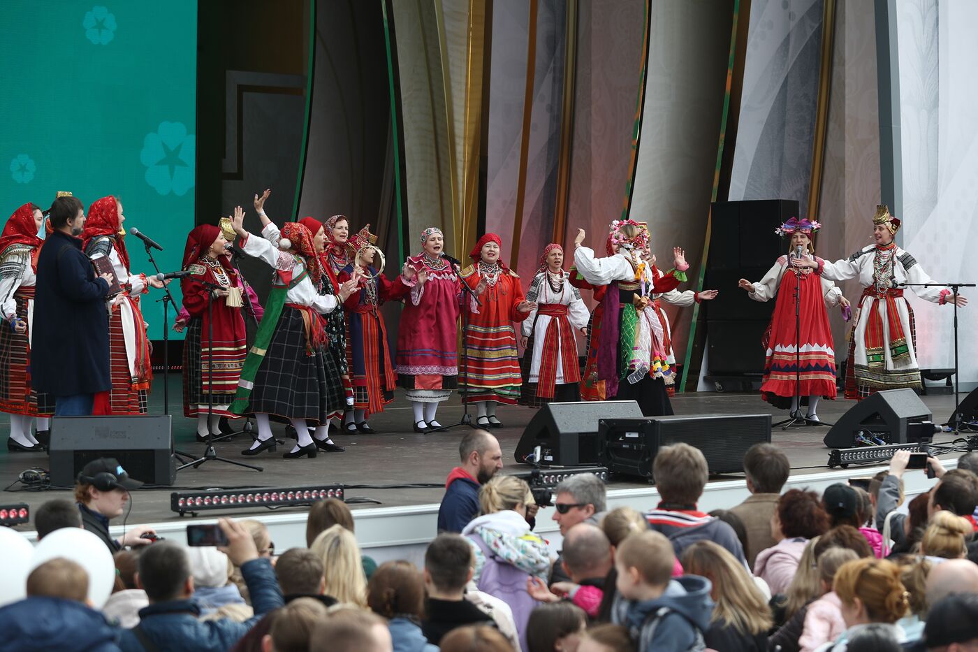 Russia EXPO. Folk open-air parties with Russia's Round Dances