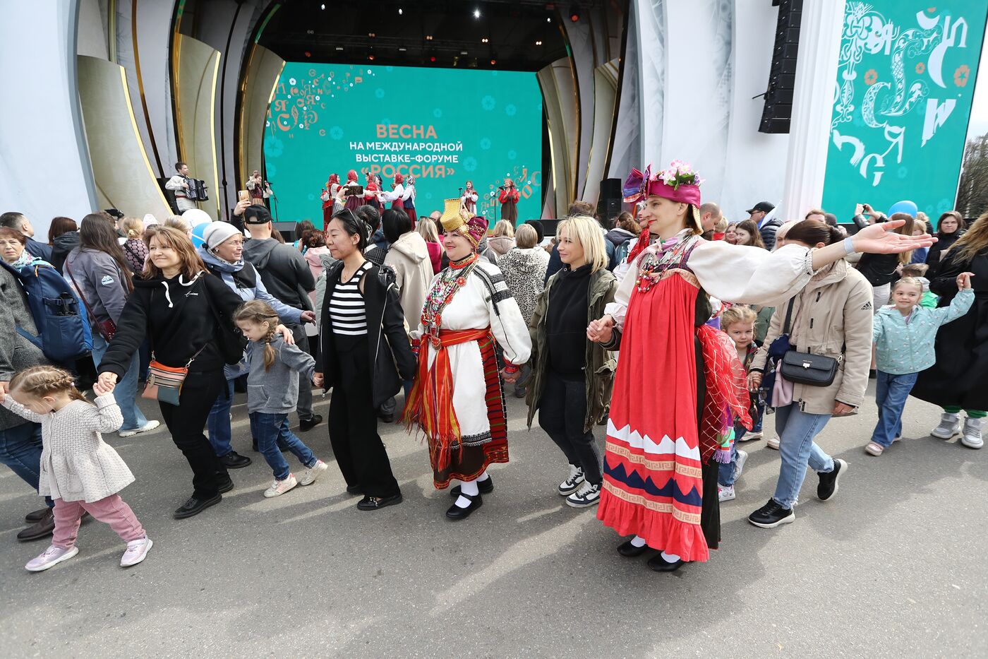 Russia EXPO. Folk open-air parties with Russia's Round Dances