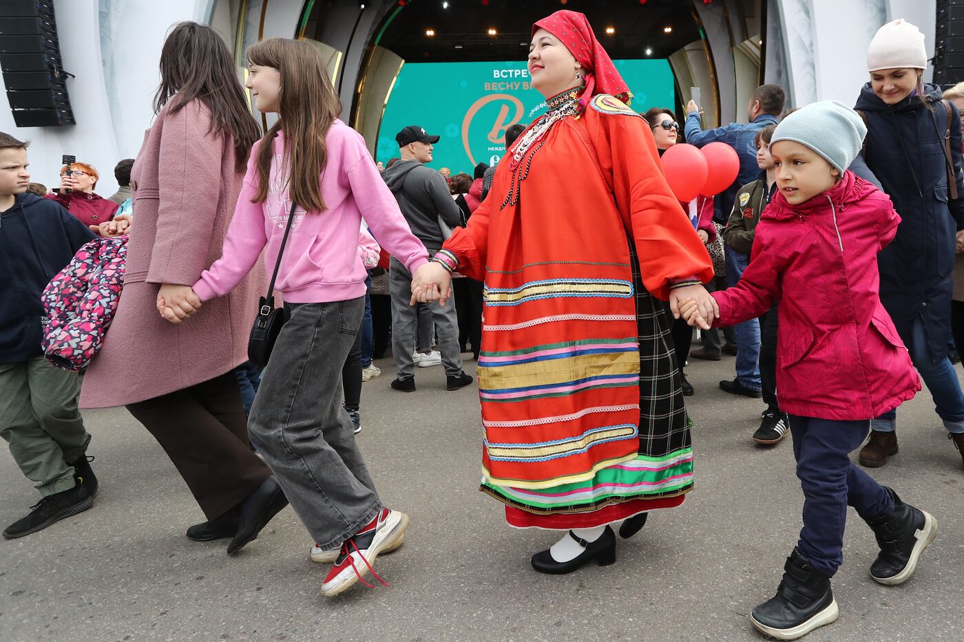 Russia EXPO. Folk open-air parties with Russia's Round Dances