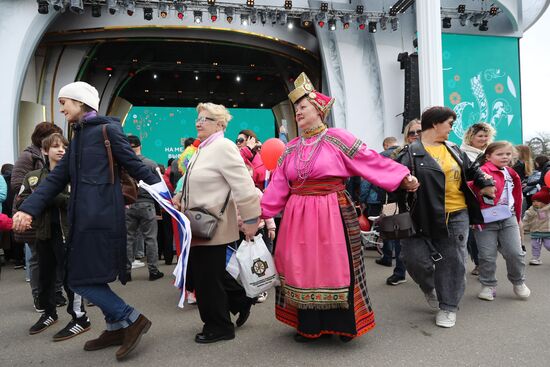 Russia EXPO. Folk open-air parties with Russia's Round Dances