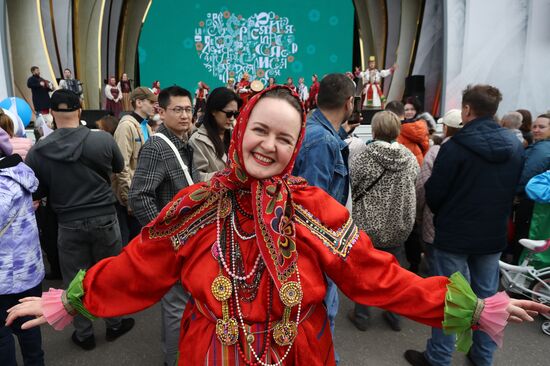 Russia EXPO. Folk open-air parties with Russia's Round Dances