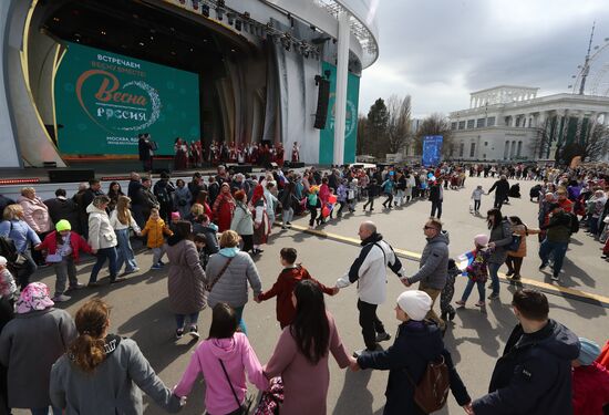 Russia EXPO. Folk open-air parties with Russia's Round Dances