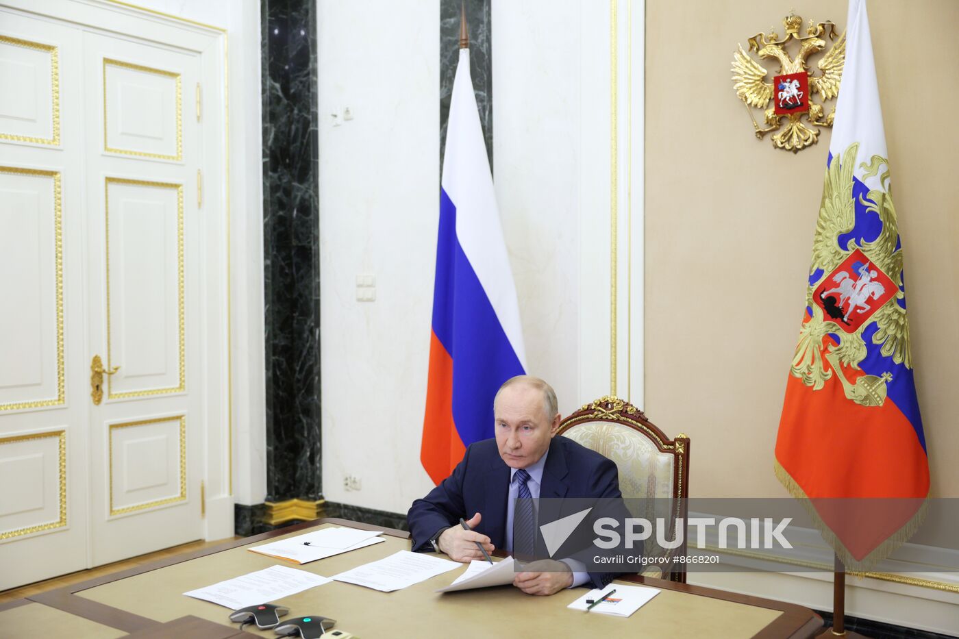 Russia Putin Flood Response Efforts