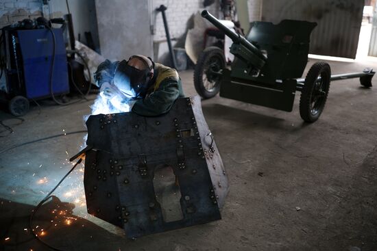 Russia WWII Military Equipment Workshop