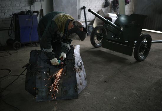 Russia WWII Military Equipment Workshop