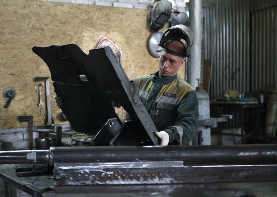 Russia WWII Military Equipment Workshop