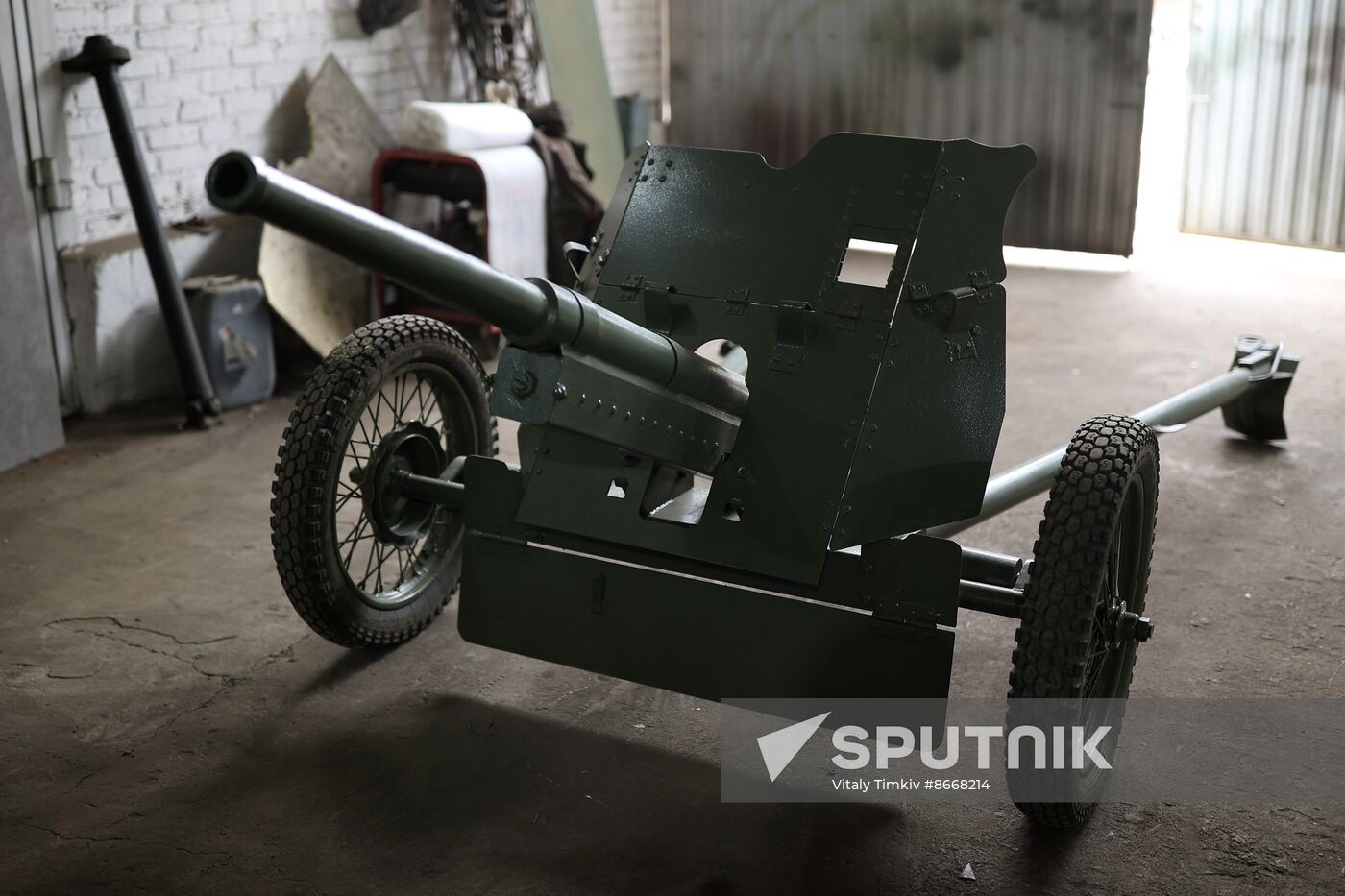 Russia WWII Military Equipment Workshop