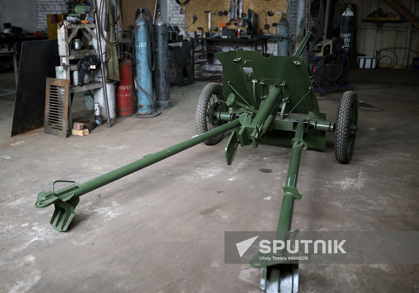 Russia WWII Military Equipment Workshop