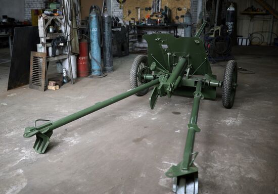 Russia WWII Military Equipment Workshop