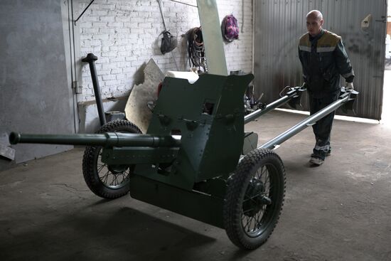 Russia WWII Military Equipment Workshop