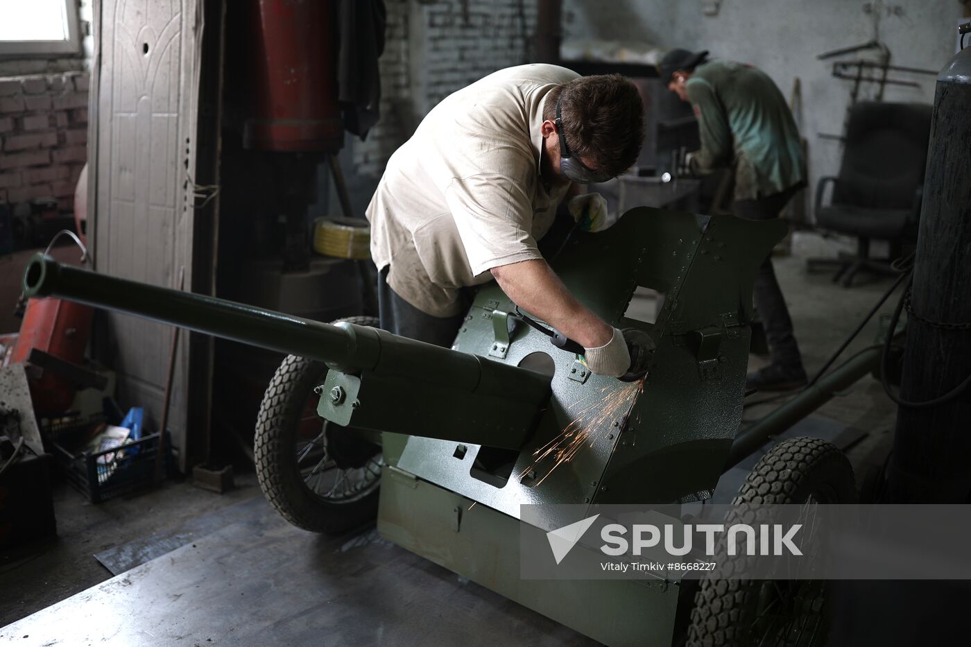 Russia WWII Military Equipment Workshop