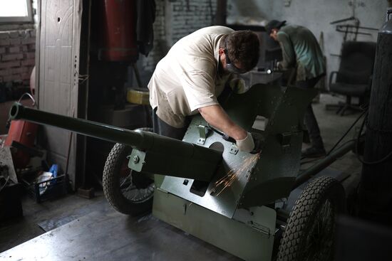 Russia WWII Military Equipment Workshop