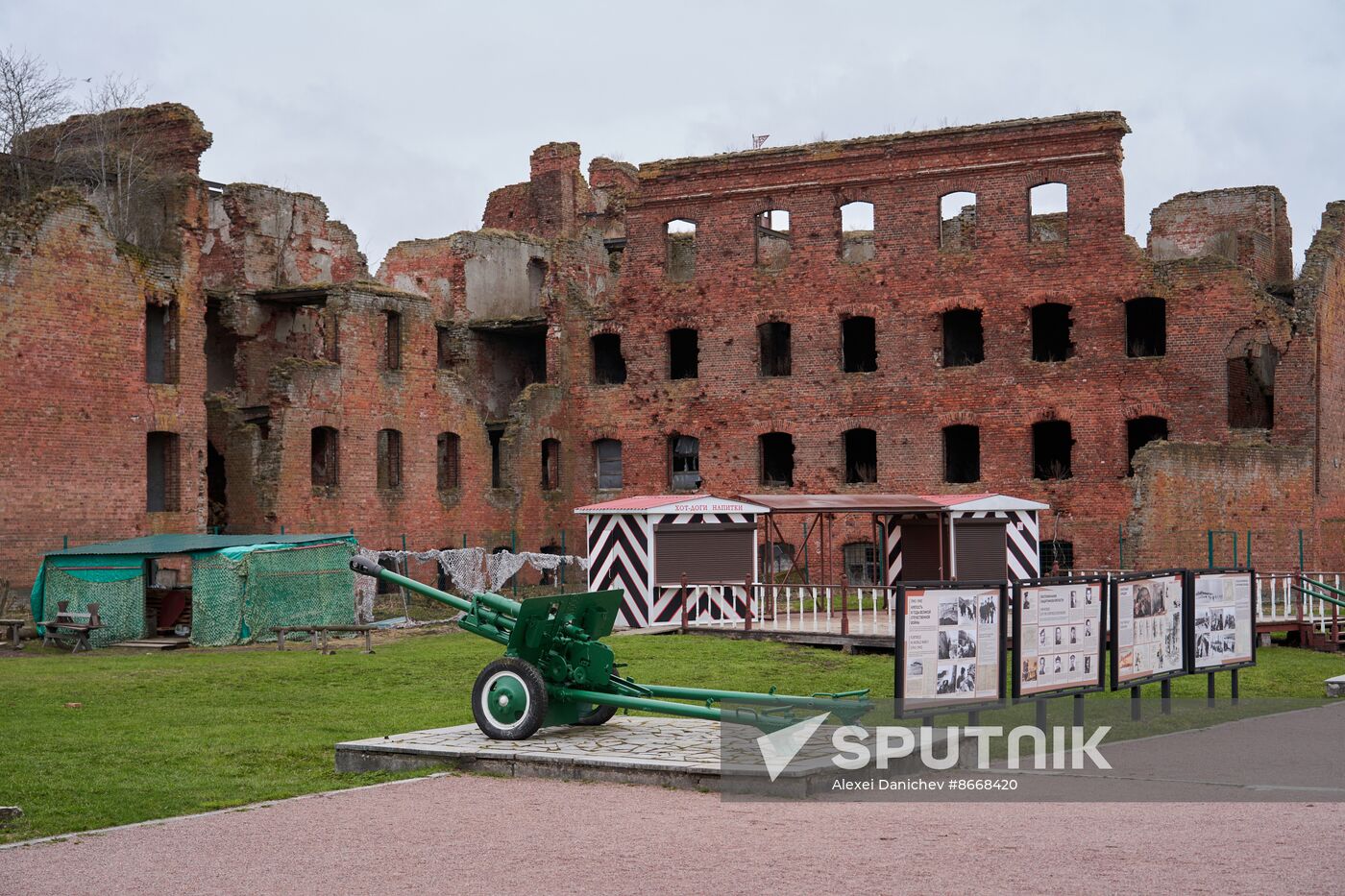 Russia Museums Tourist Season