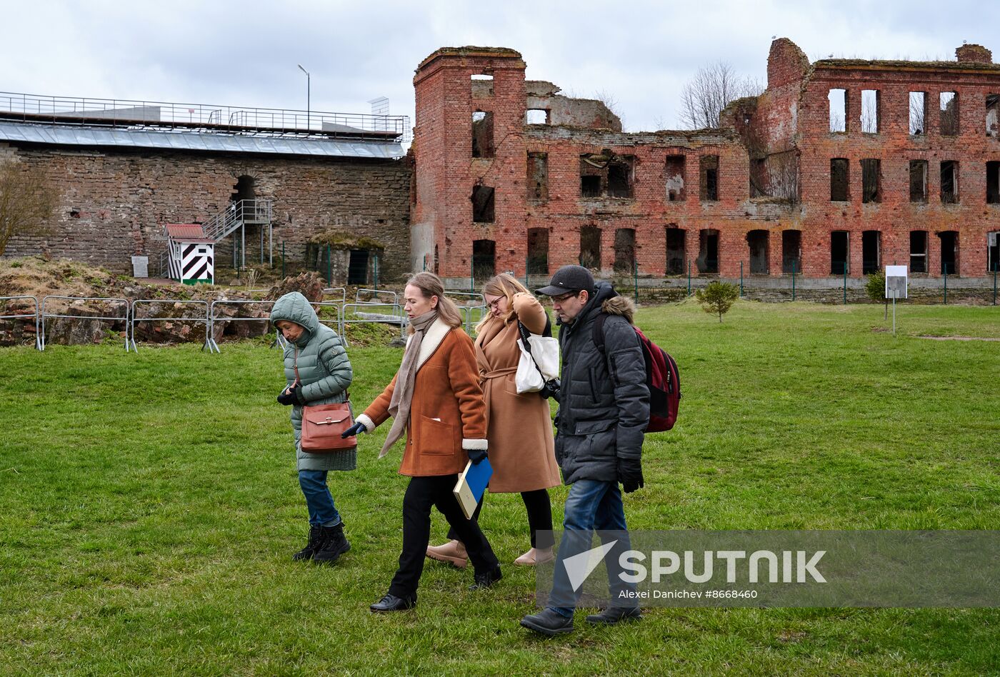 Russia Museums Tourist Season