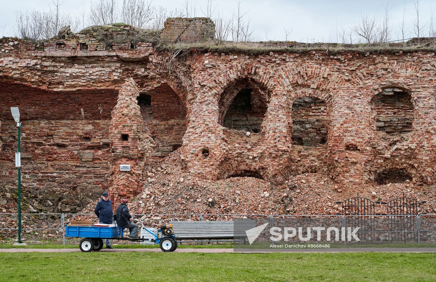 Russia Museums Tourist Season