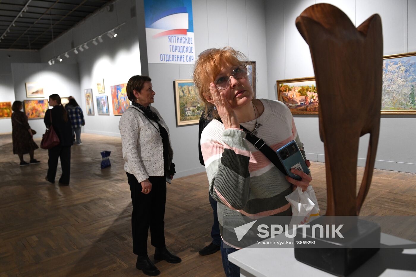 Russia Art Crimea DPR LPR Exhibition