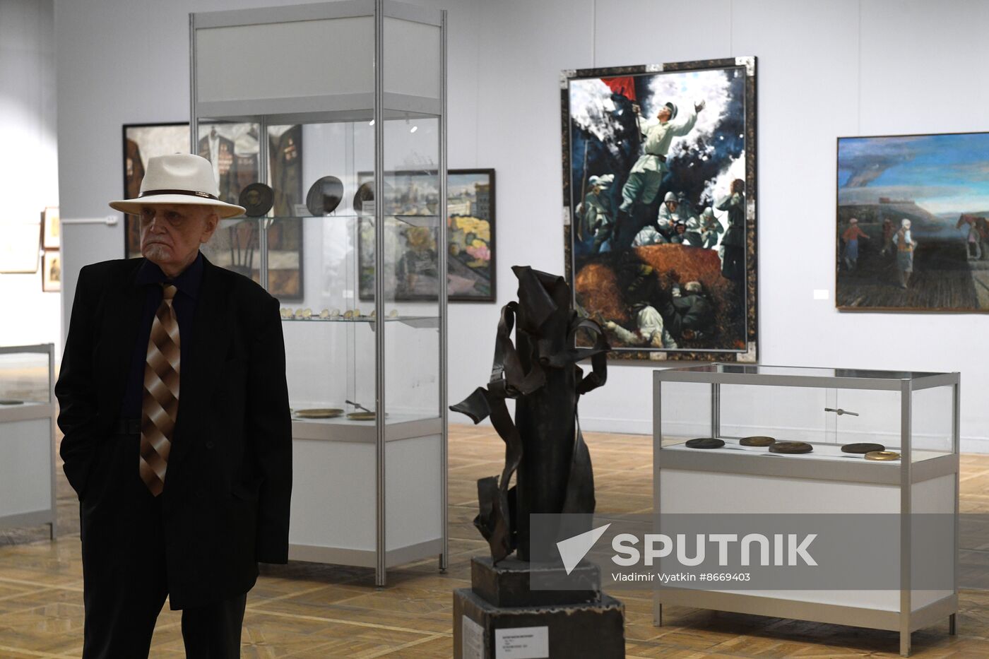 Russia Art Crimea DPR LPR Exhibition