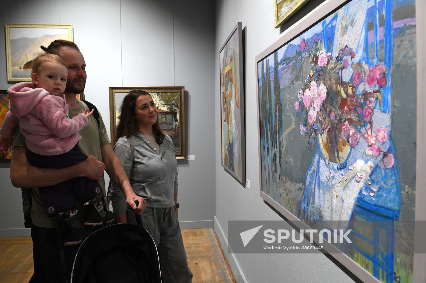 Russia Art Crimea DPR LPR Exhibition