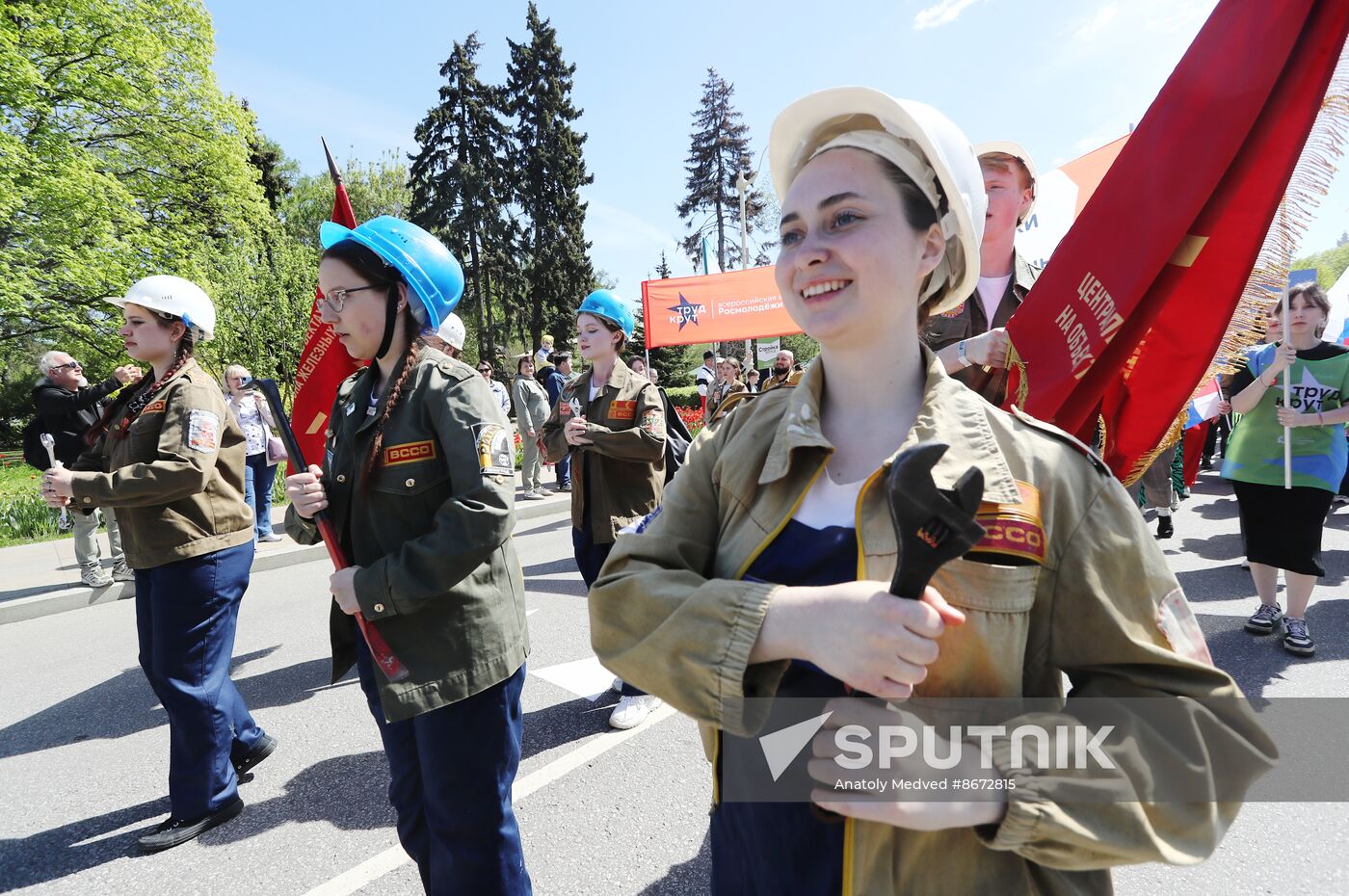 RUSSIA EXPO. Labor is Cool procession and flashmob