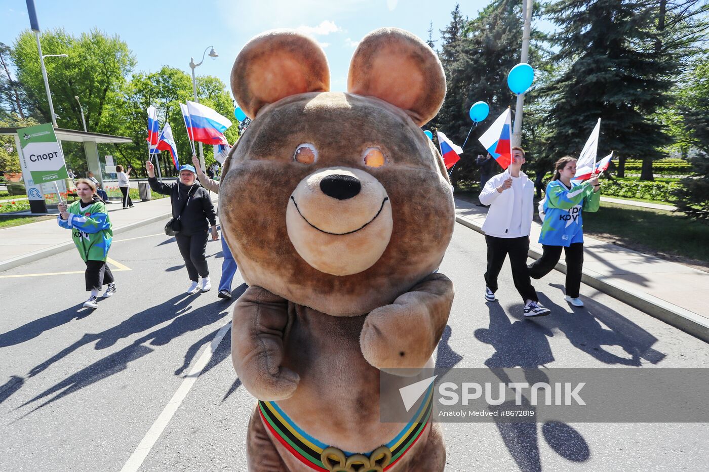 RUSSIA EXPO. Labor is Cool procession and flashmob