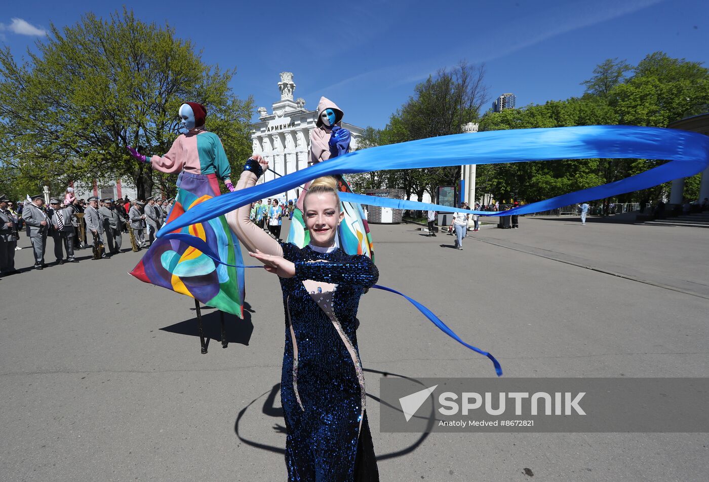 RUSSIA EXPO. Labor is Cool procession and flashmob
