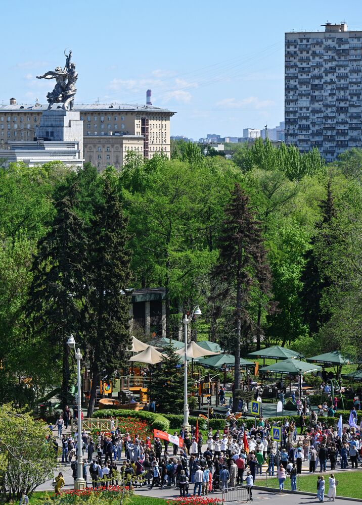 RUSSIA EXPO. Labor is Cool procession and flashmob