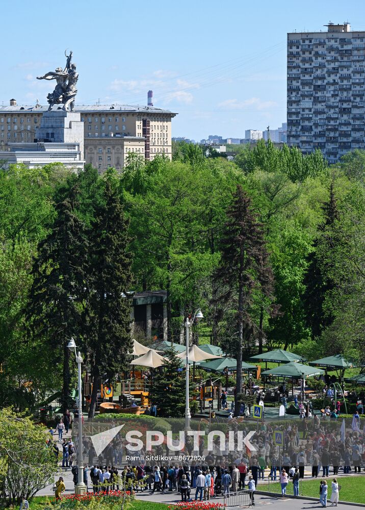 RUSSIA EXPO. Labor is Cool procession and flashmob