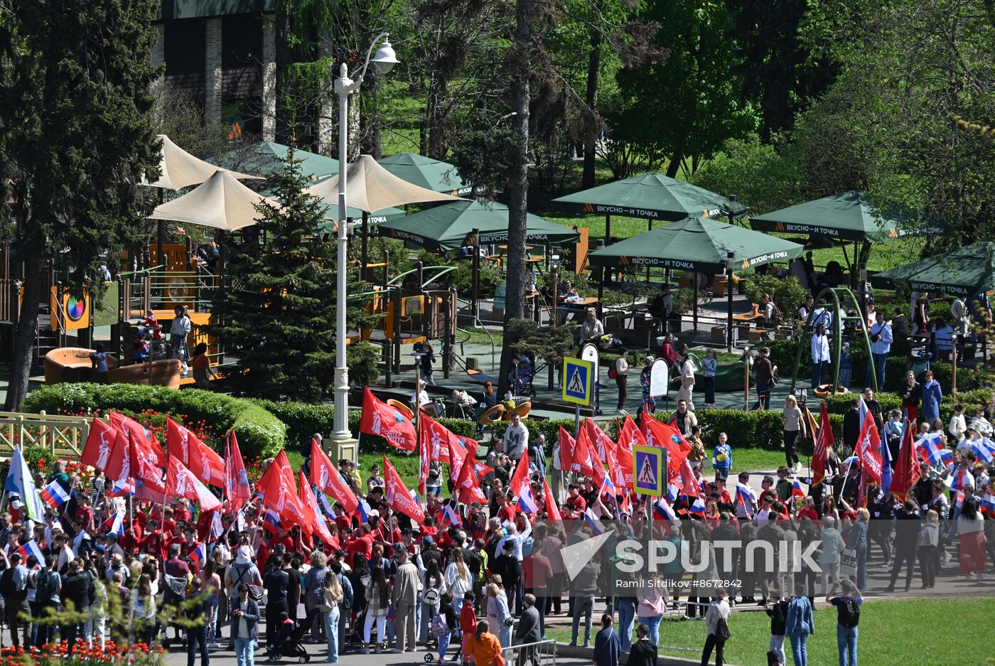RUSSIA EXPO. Labor is Cool procession and flashmob