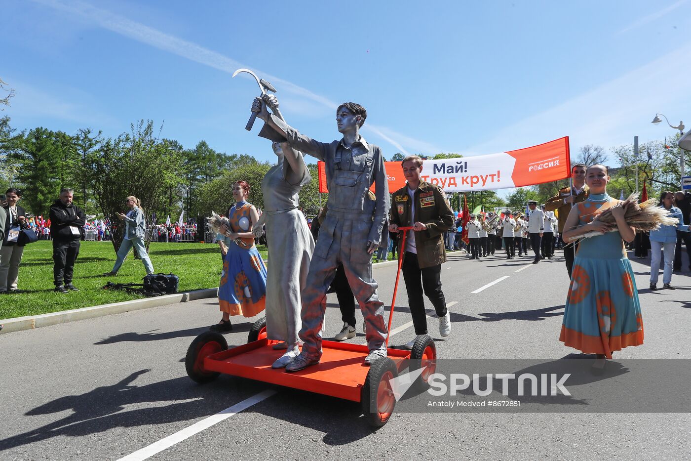 RUSSIA EXPO. Labor is Cool procession and flashmob