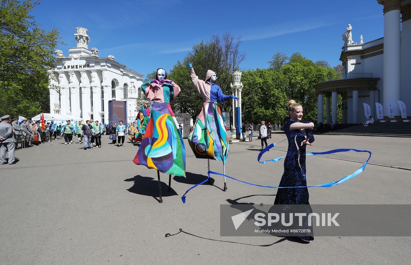 RUSSIA EXPO. Labor is Cool procession and flashmob
