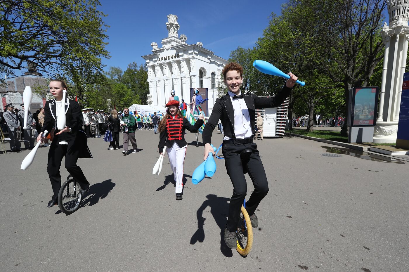 RUSSIA EXPO. Labor is Cool procession and flashmob