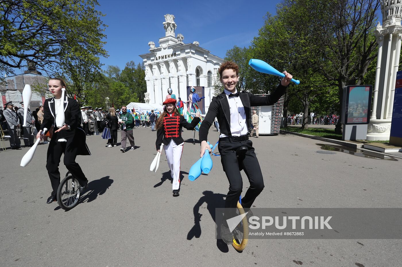 RUSSIA EXPO. Labor is Cool procession and flashmob