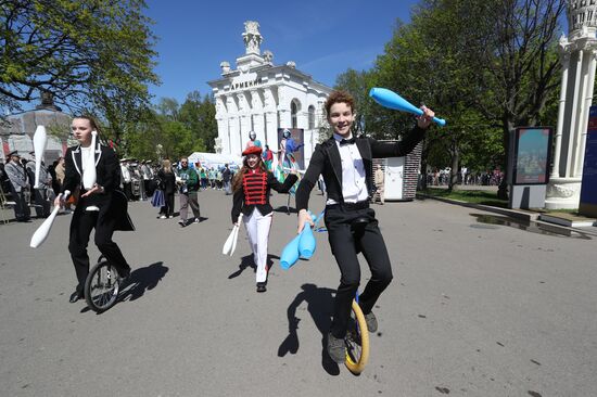 RUSSIA EXPO. Labor is Cool procession and flashmob