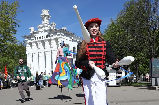 RUSSIA EXPO. Labor is Cool procession and flashmob