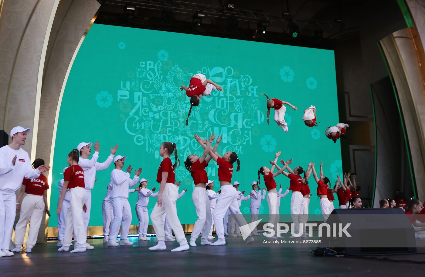 RUSSIA EXPO. Labor is Cool procession and flashmob