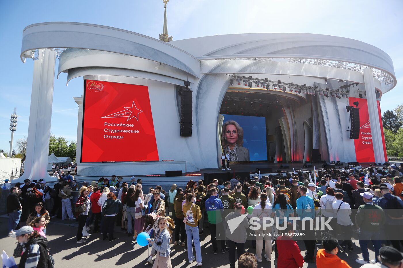 RUSSIA EXPO. Labor is Cool procession and flashmob