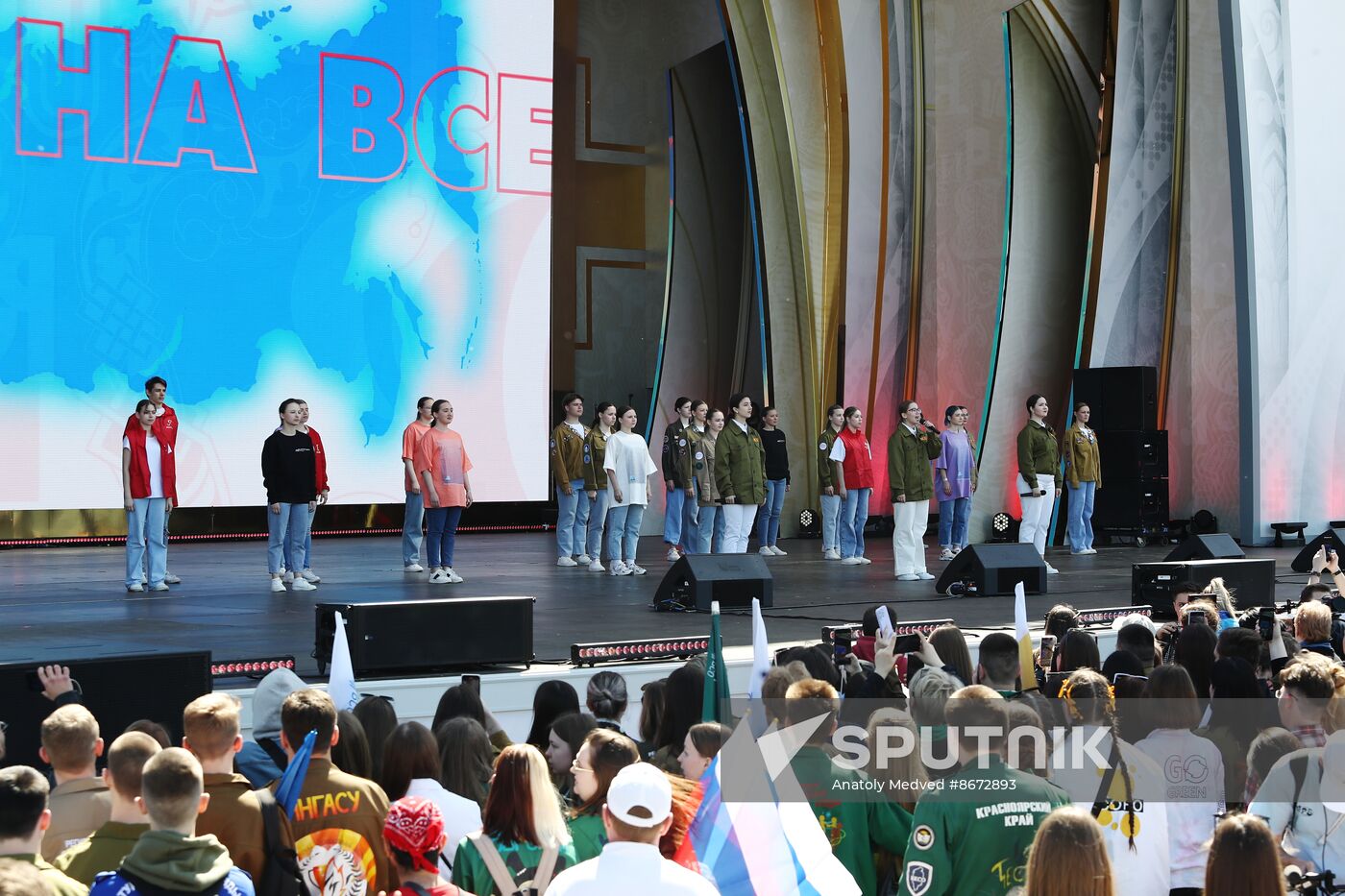 RUSSIA EXPO. Labor is Cool procession and flashmob