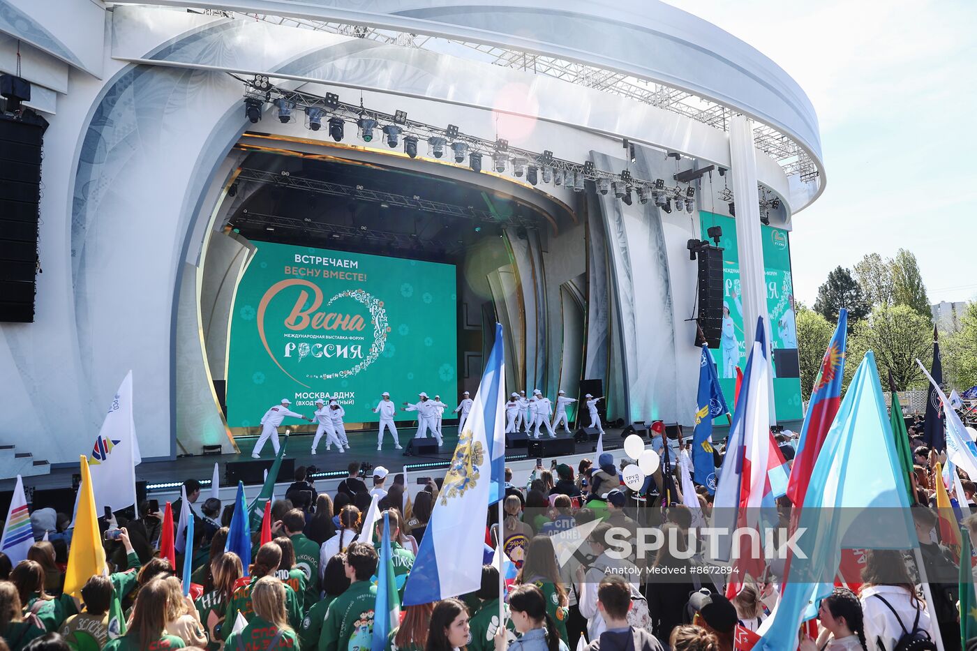 RUSSIA EXPO. Labor is Cool procession and flashmob