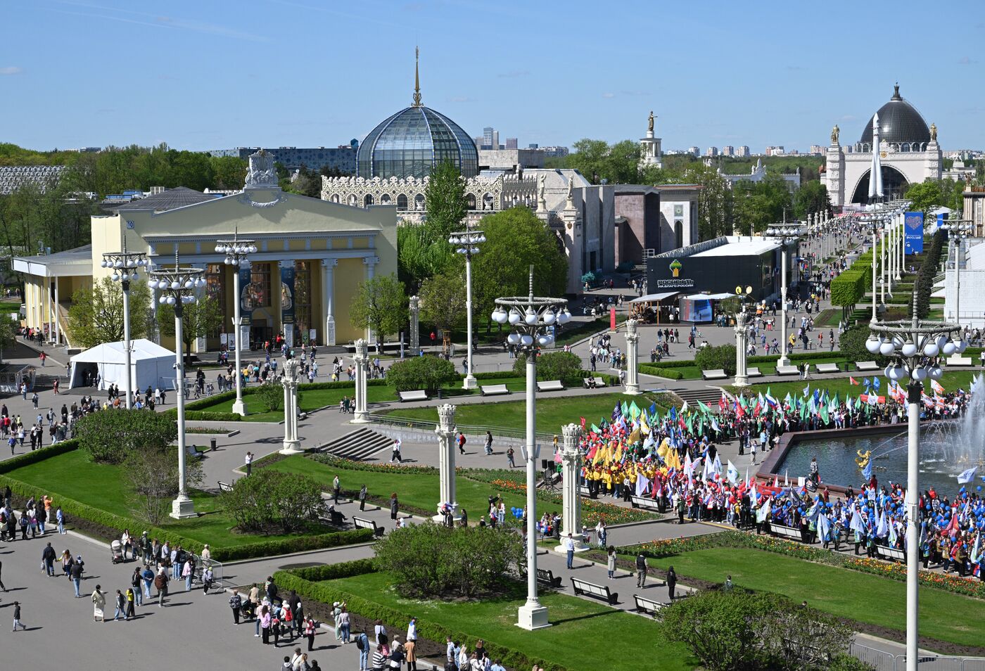 RUSSIA EXPO. Labor is Cool procession and flashmob