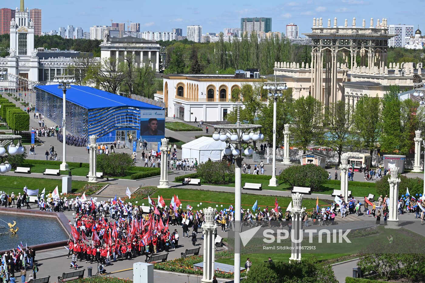 RUSSIA EXPO. Labor is Cool procession and flashmob