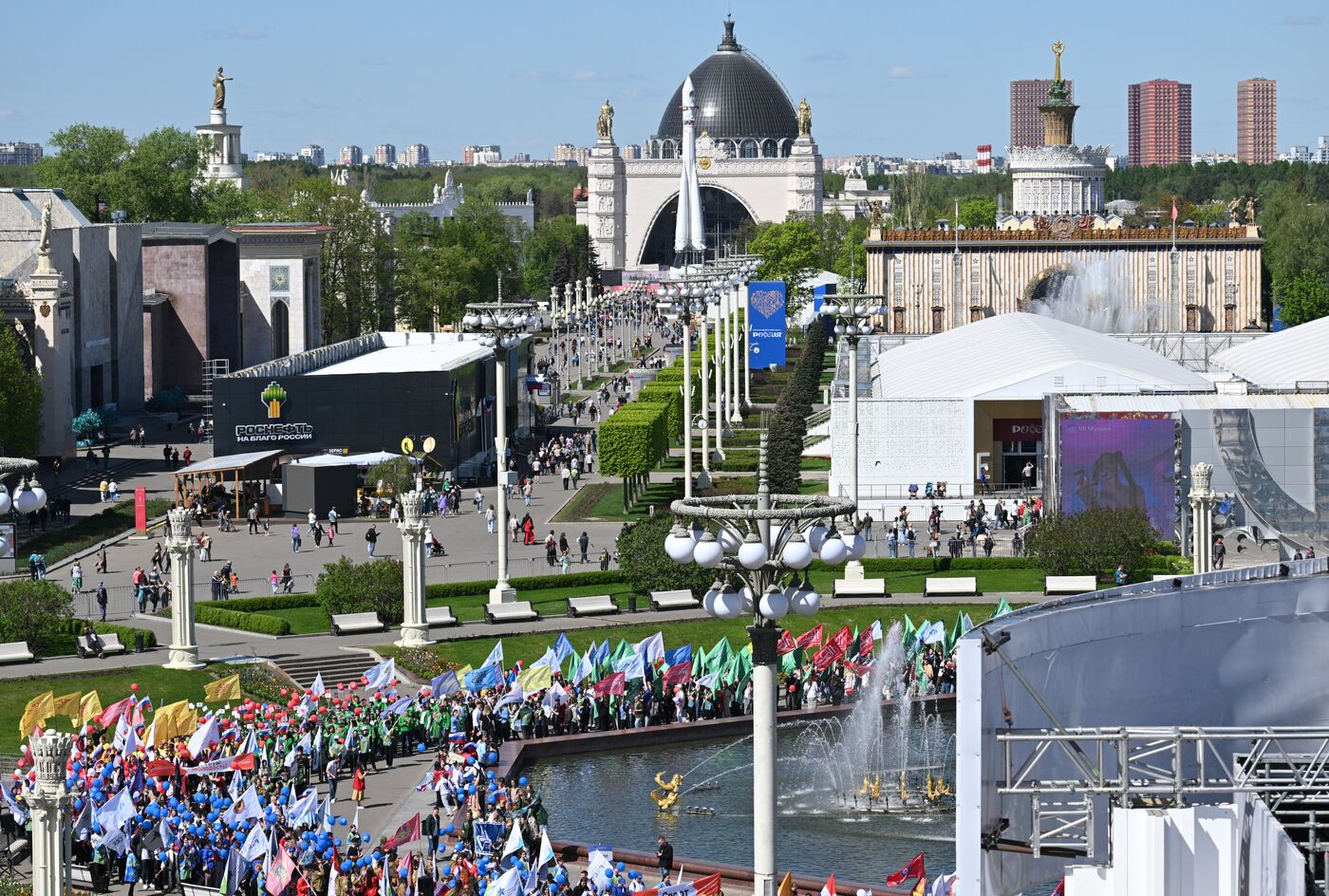 RUSSIA EXPO. Labor is Cool procession and flashmob