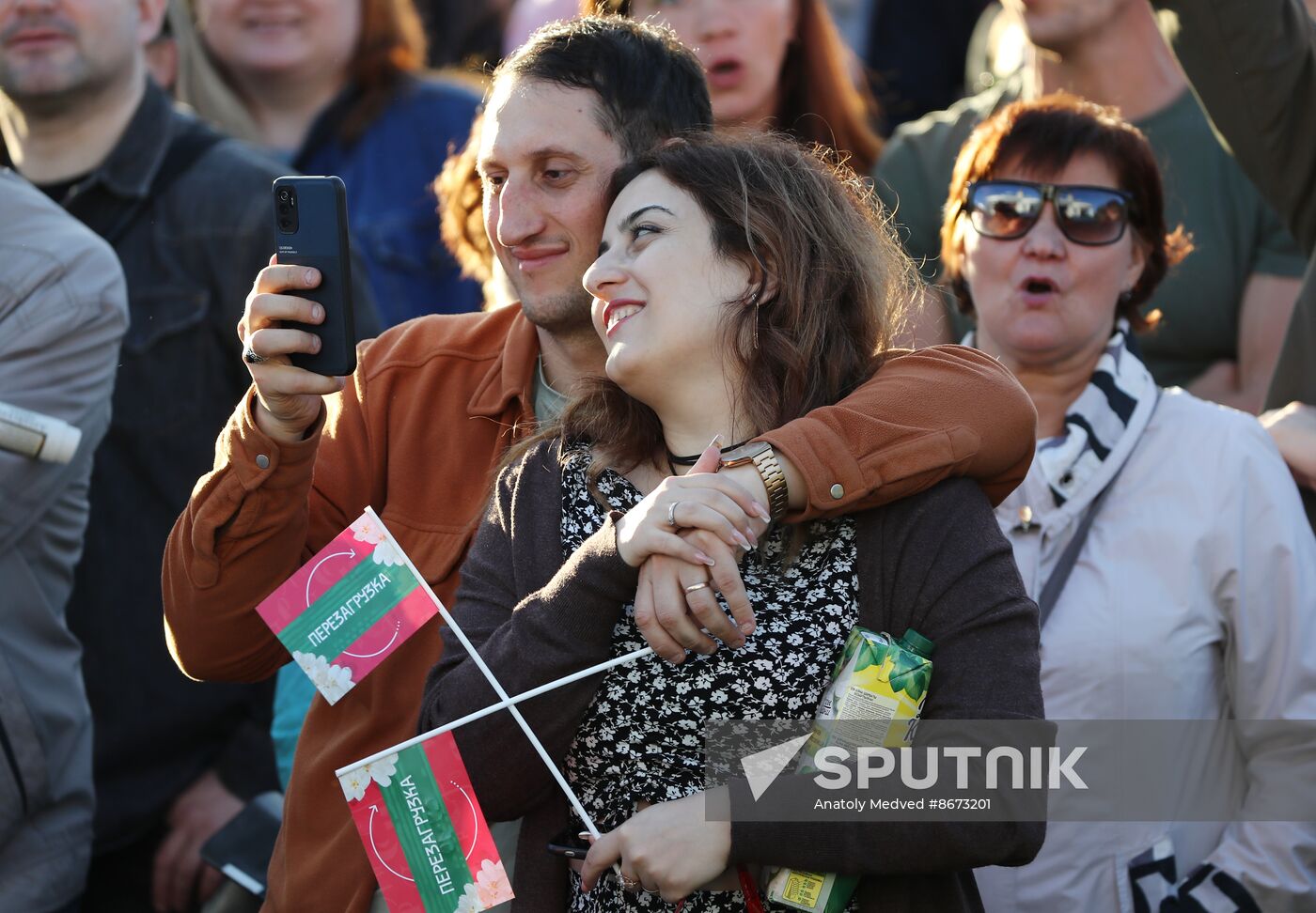 RUSSIA EXPO. Concert, Peace Labor May Reset