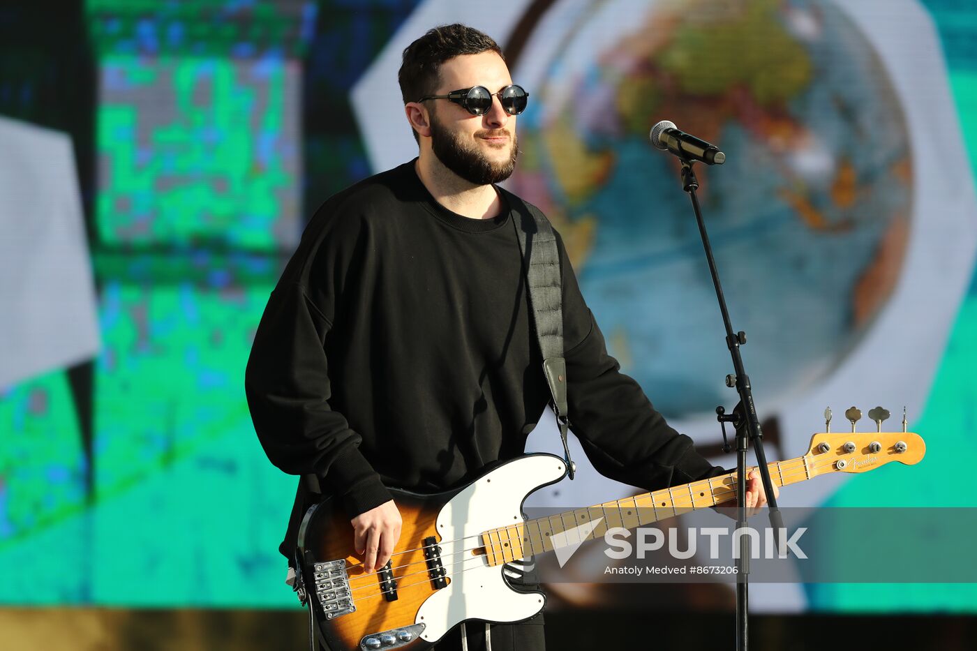 RUSSIA EXPO. Concert, Peace Labor May Reset